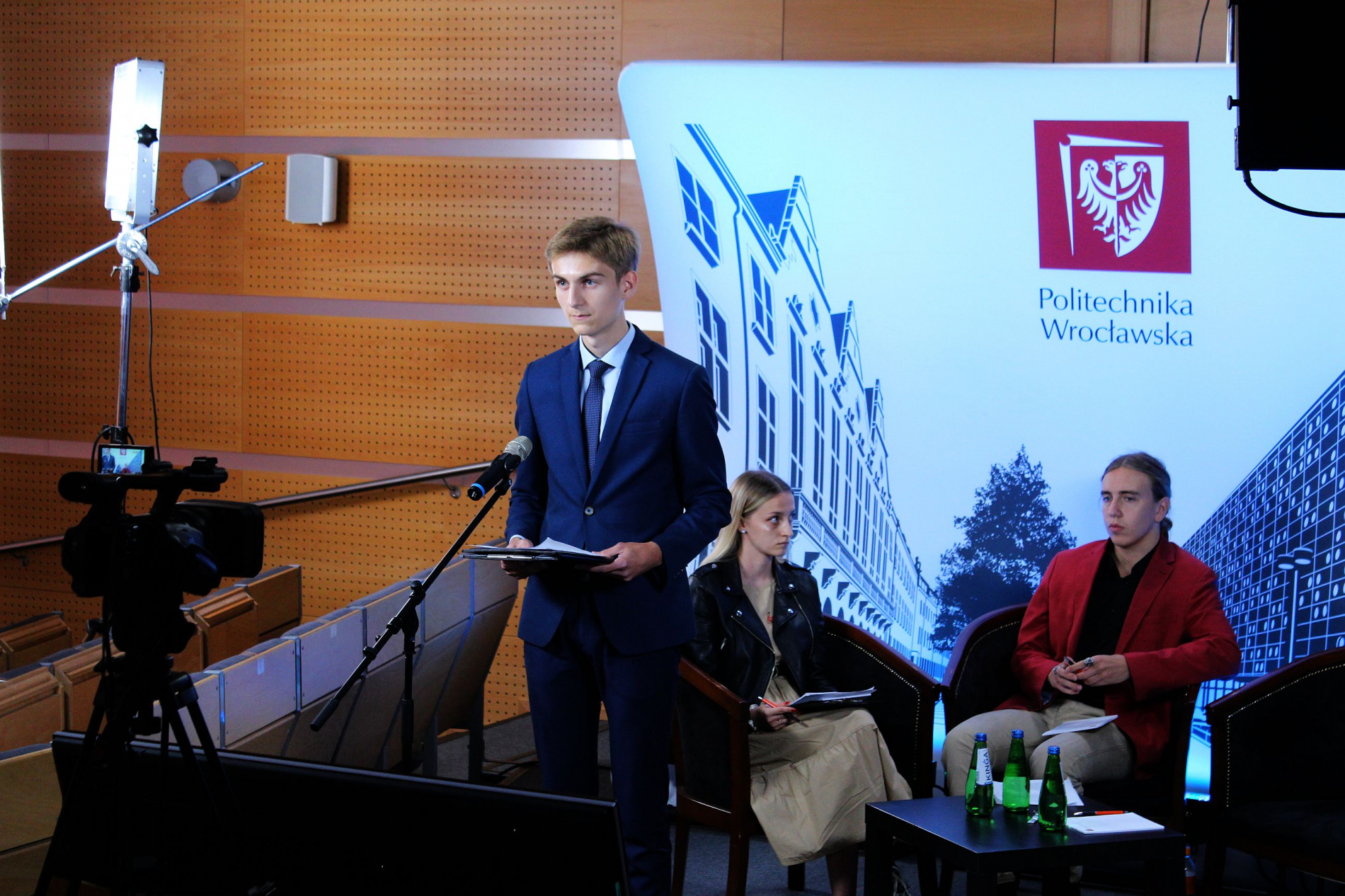 Debata oksfordzka 2021, uczniowie z  VII LO z Wrocławia