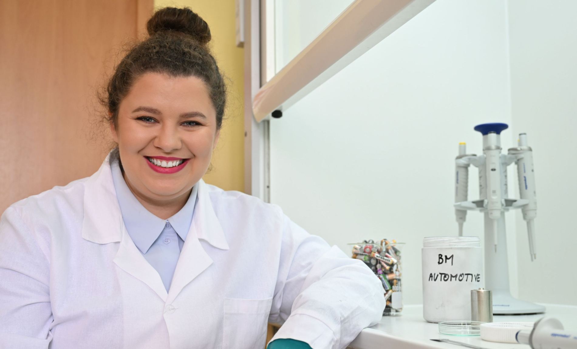 Zdjęcie prof. Anny Siekierki w laboratorium