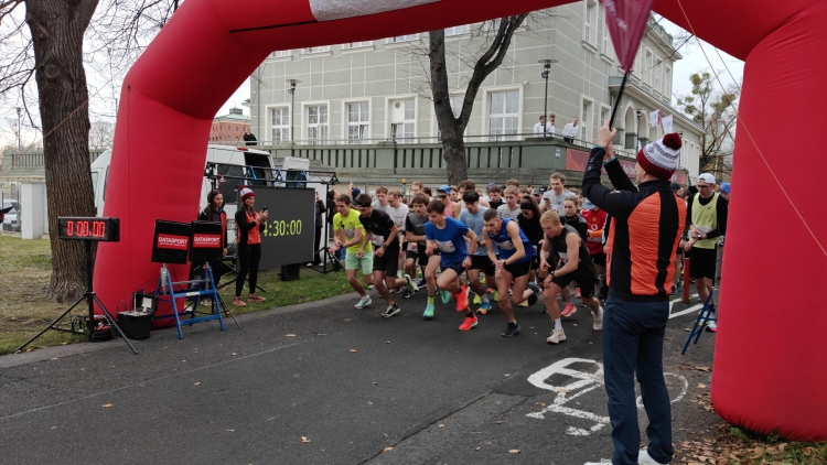 Uczestnicy Biegu o Puchar Rektora PWr 2025