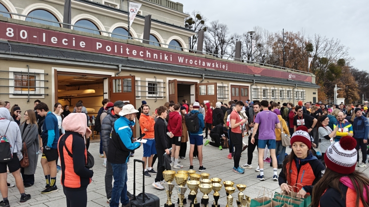 Uczestnicy Biegu o Puchar Rektora PWr 2025