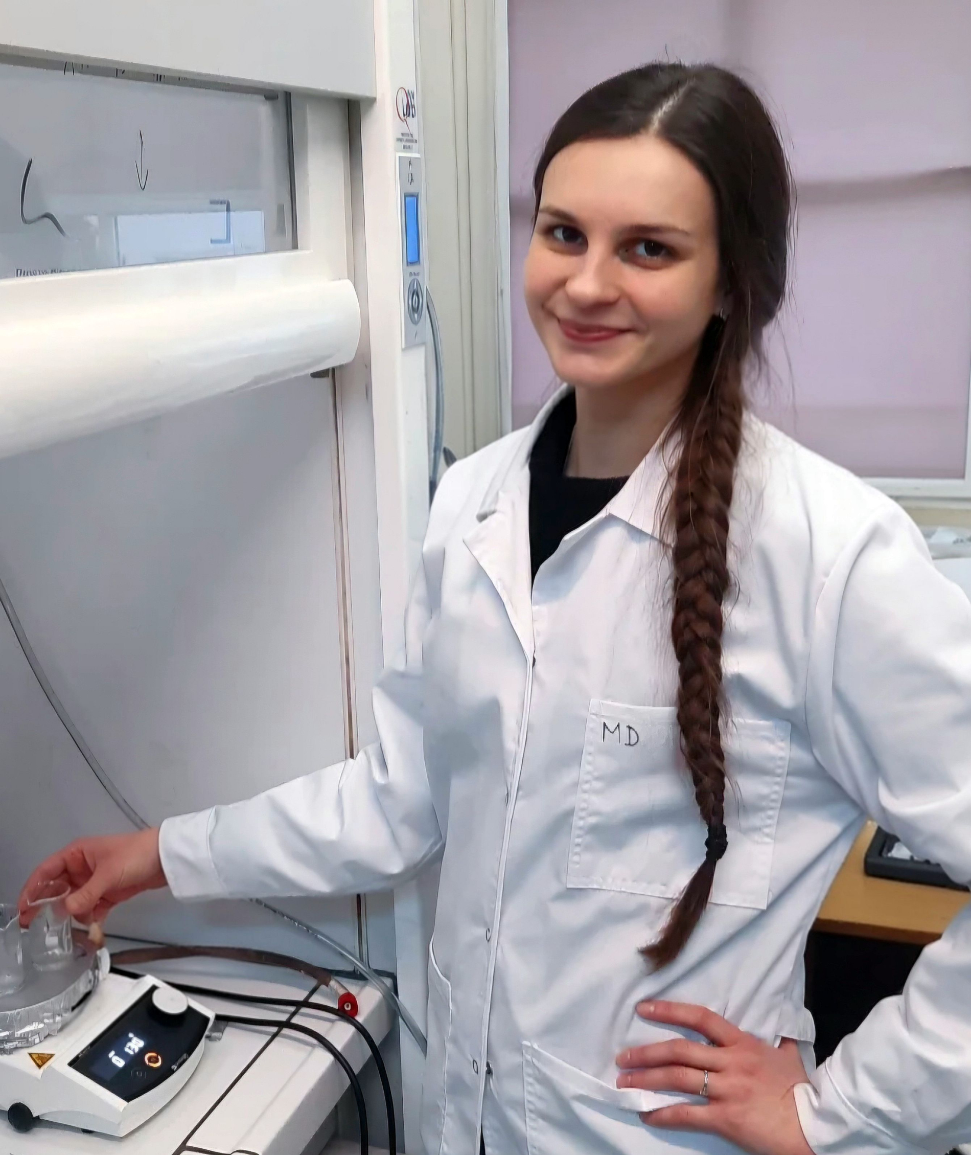 Zdjęcie dr Magdaleny Dudek w laboratorium