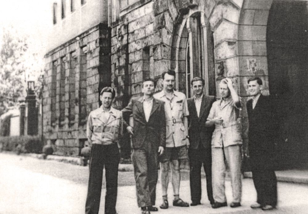 Prof. Bohdan Karabon wraz z kolegami ze studiów, 1950 rok