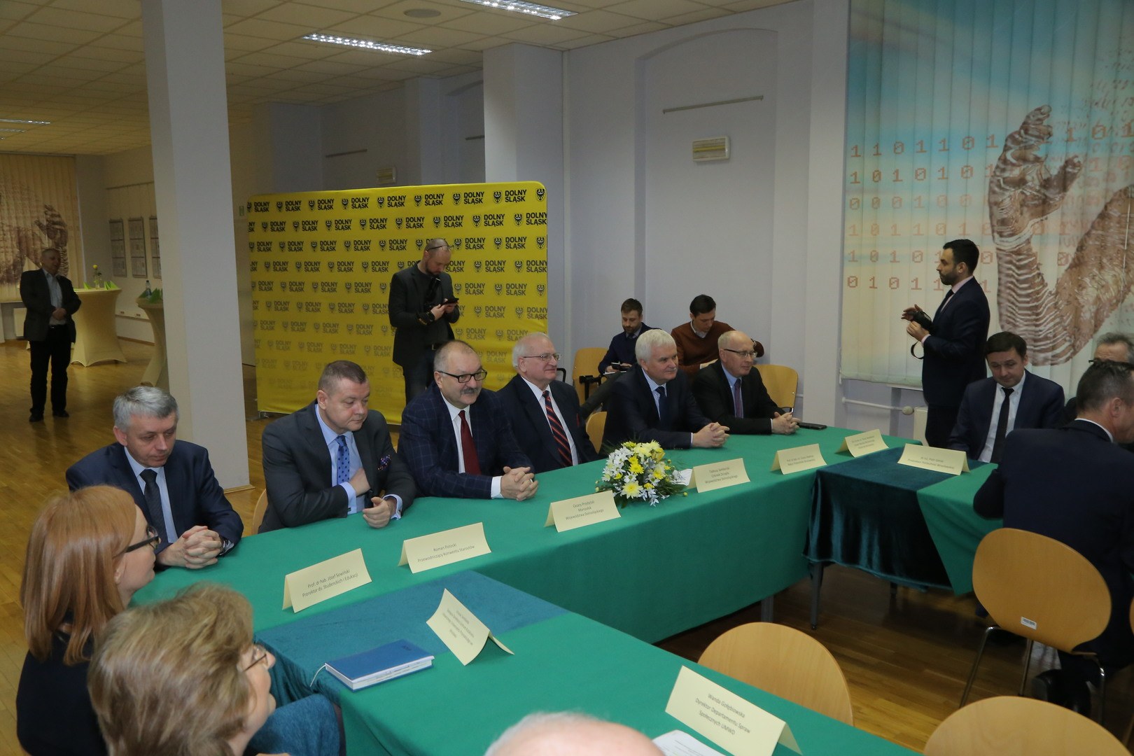 podpisanie_umowy_na_dofinansowanie_proejktu_czas_na_zawodowcow_2.jpg