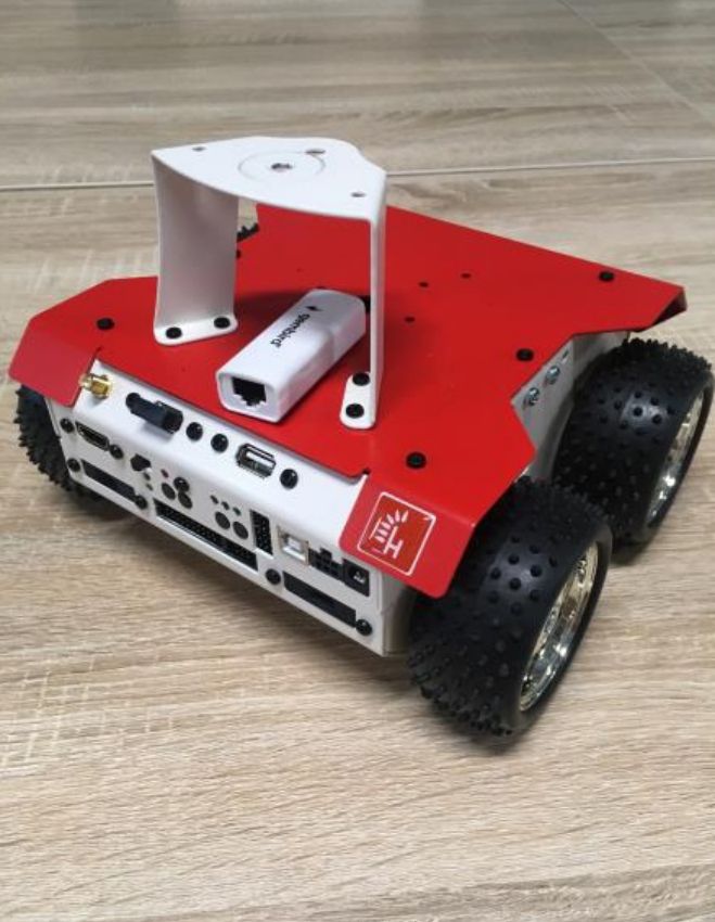 Robot mobilny wykorzystany w badaniach studentki
