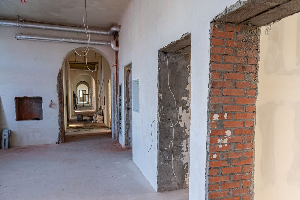 Dawny szpital w czasie remontu