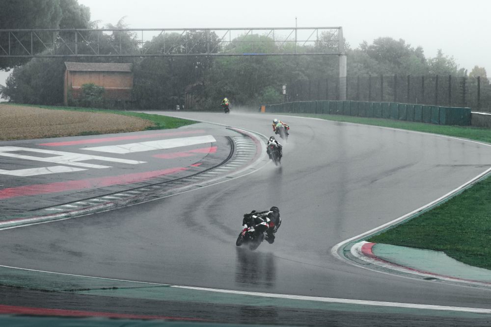 Wyścig w czasie Moto Engineering Italy
