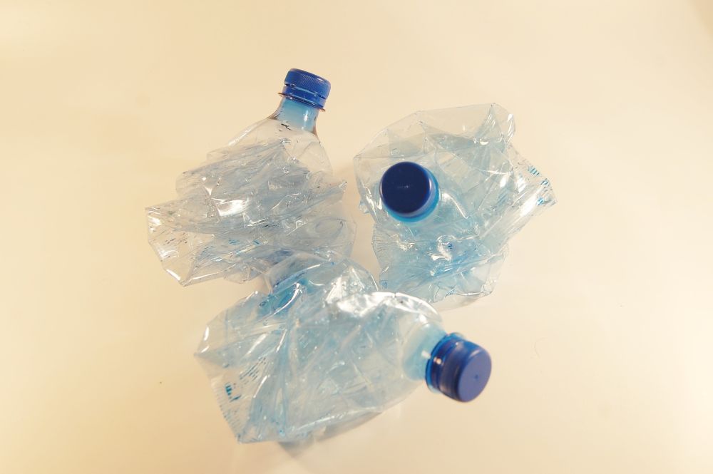 plastic-bottles-621359_1920.jpg