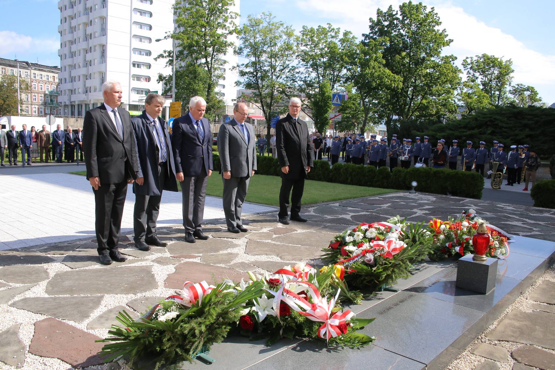 uroczystosci_pod_pomnikiem_martyrologii_profesorow_lwowskich_6.jpg