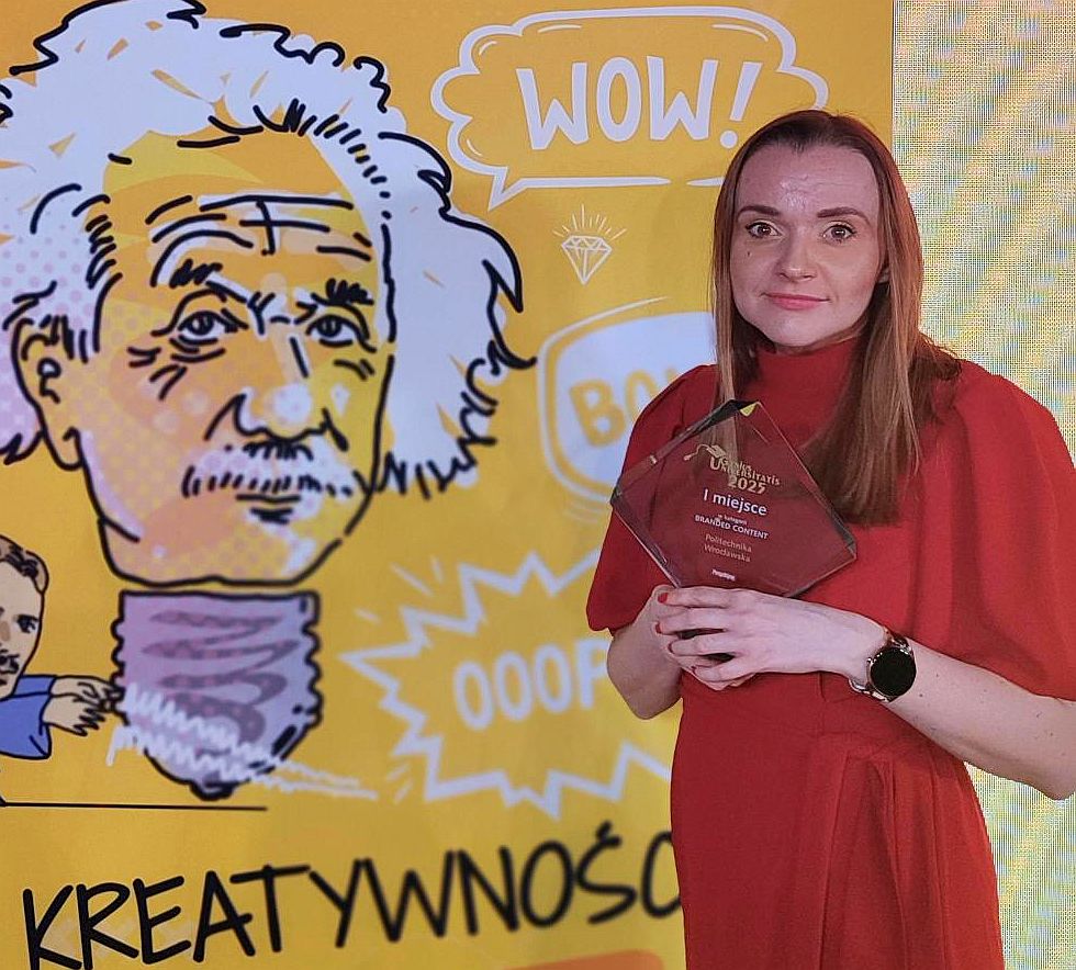 Lucyna Róg ze statuetką Genius Universitatis