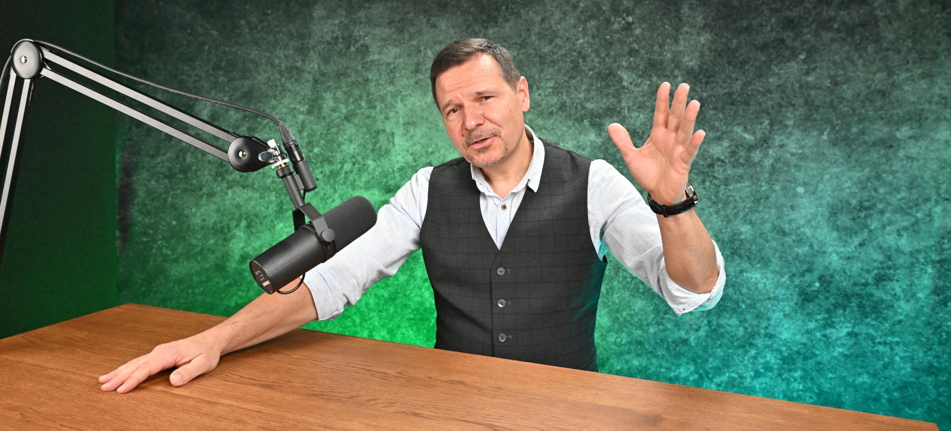 Prof. Maciej Mulak w studio