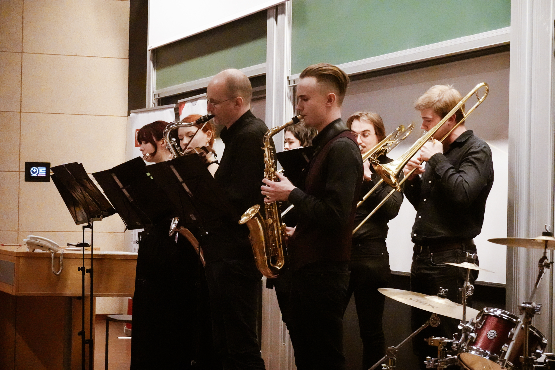 Muzycy Big Band PWr w trakcie Itroduction Day - zdjęcie