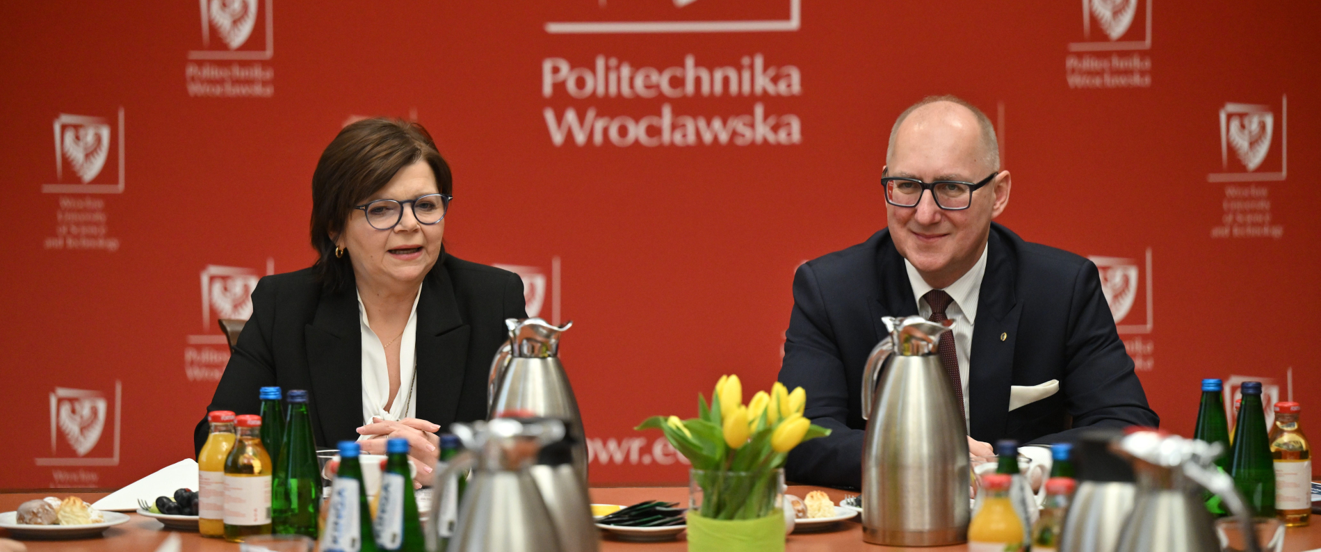 Minister Izabela Leszczyna i prof. Arkadiusz Wójs - zdjęcie