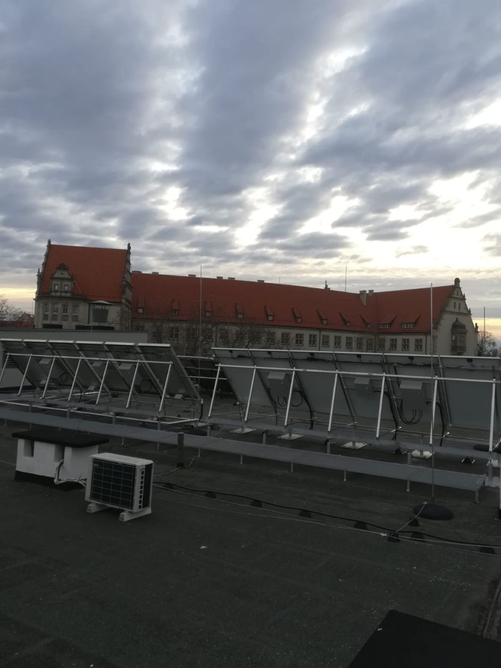 Instalacja fotowoltaiczna na budynku C-6