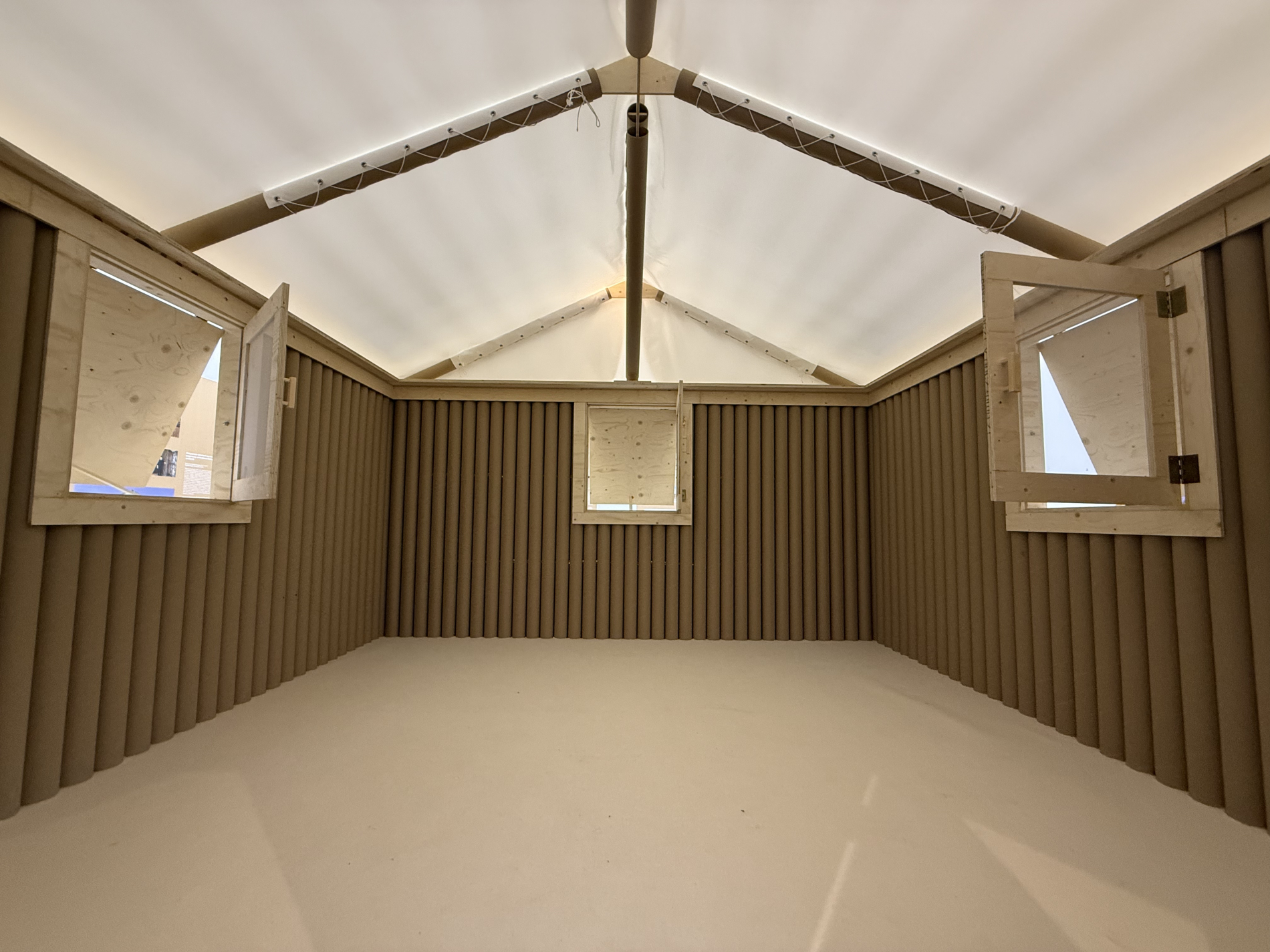 Zdjęcie jednej z papierowych konstrukcji