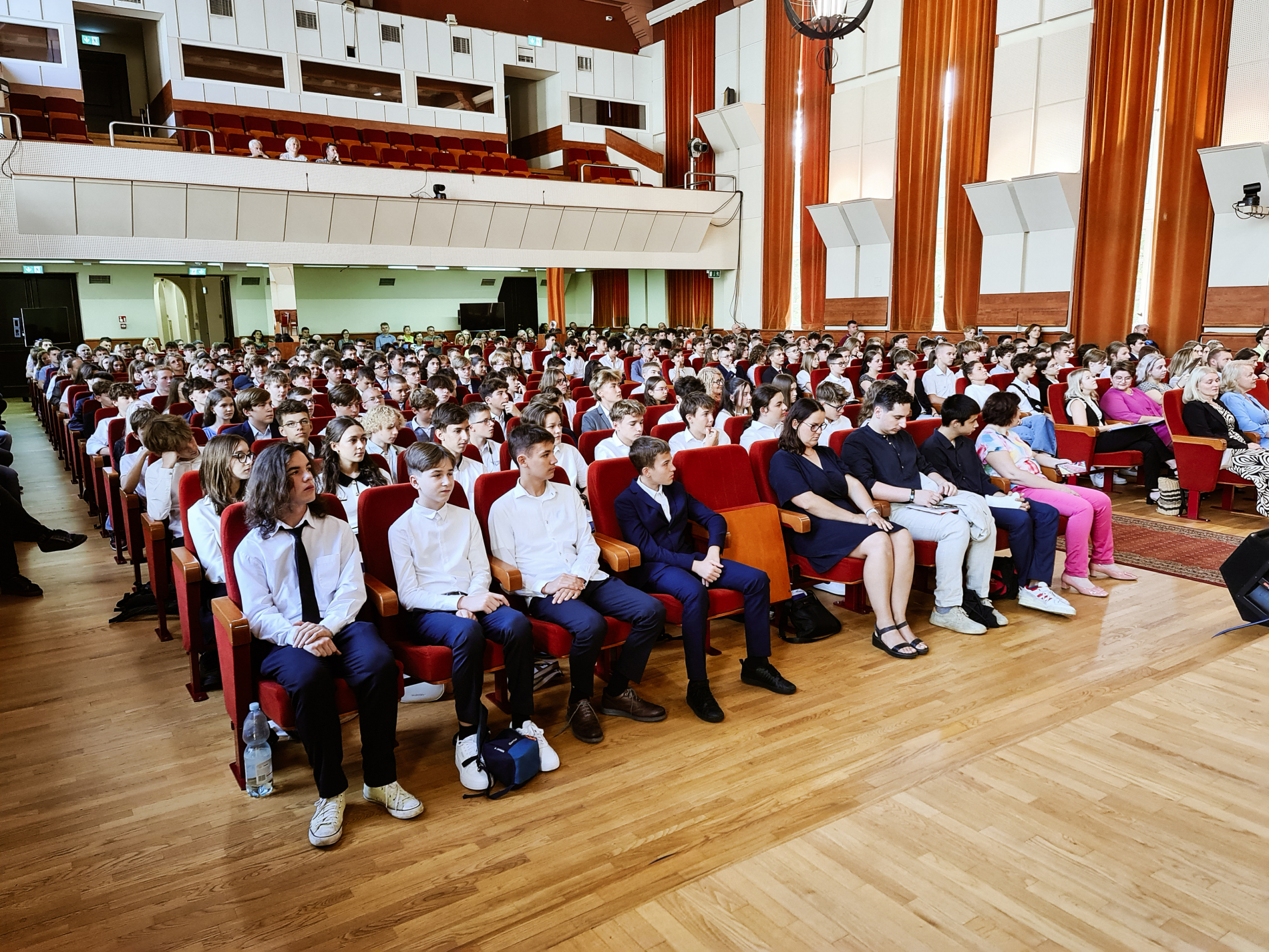 Uczniowie ALO na inauguracji roku szkolnego - zdjęcie