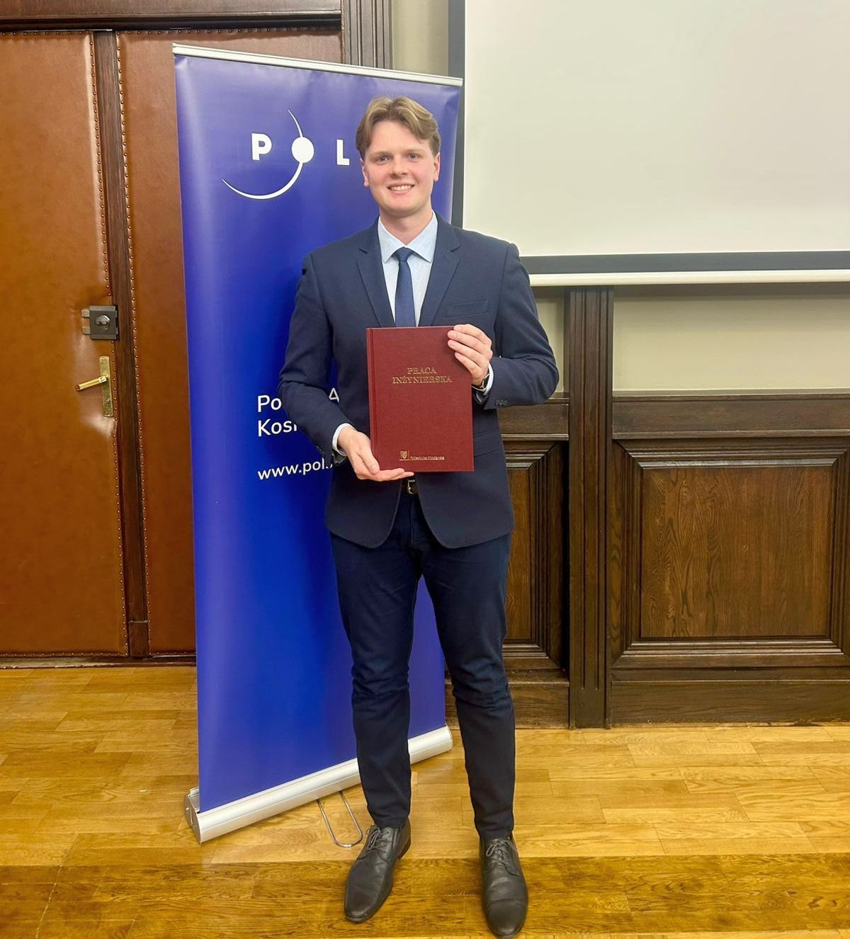 Zdjęcie Mateusza Boćko z nagrodą