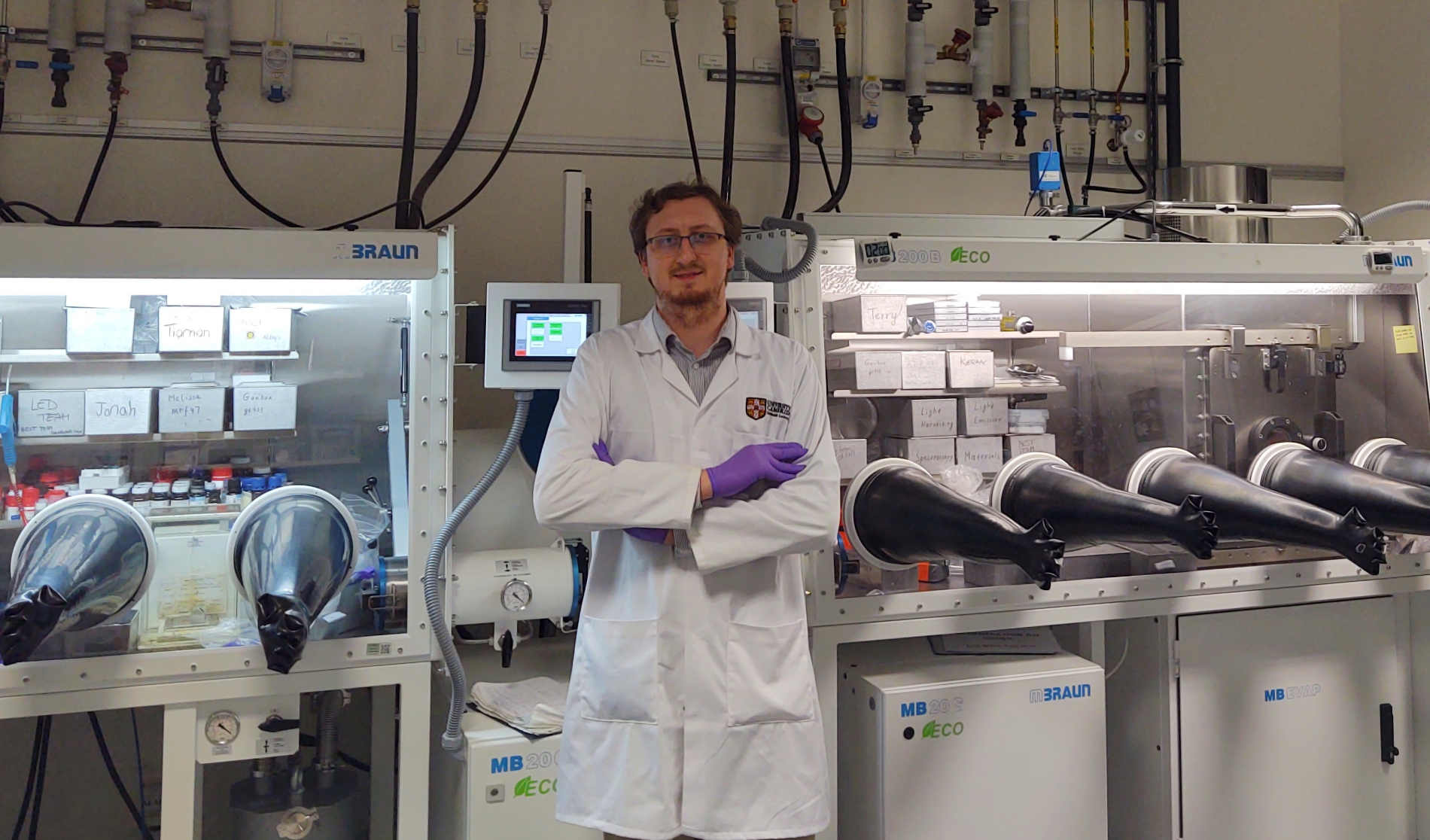 Dr Szymon Zelewski w laboratorium