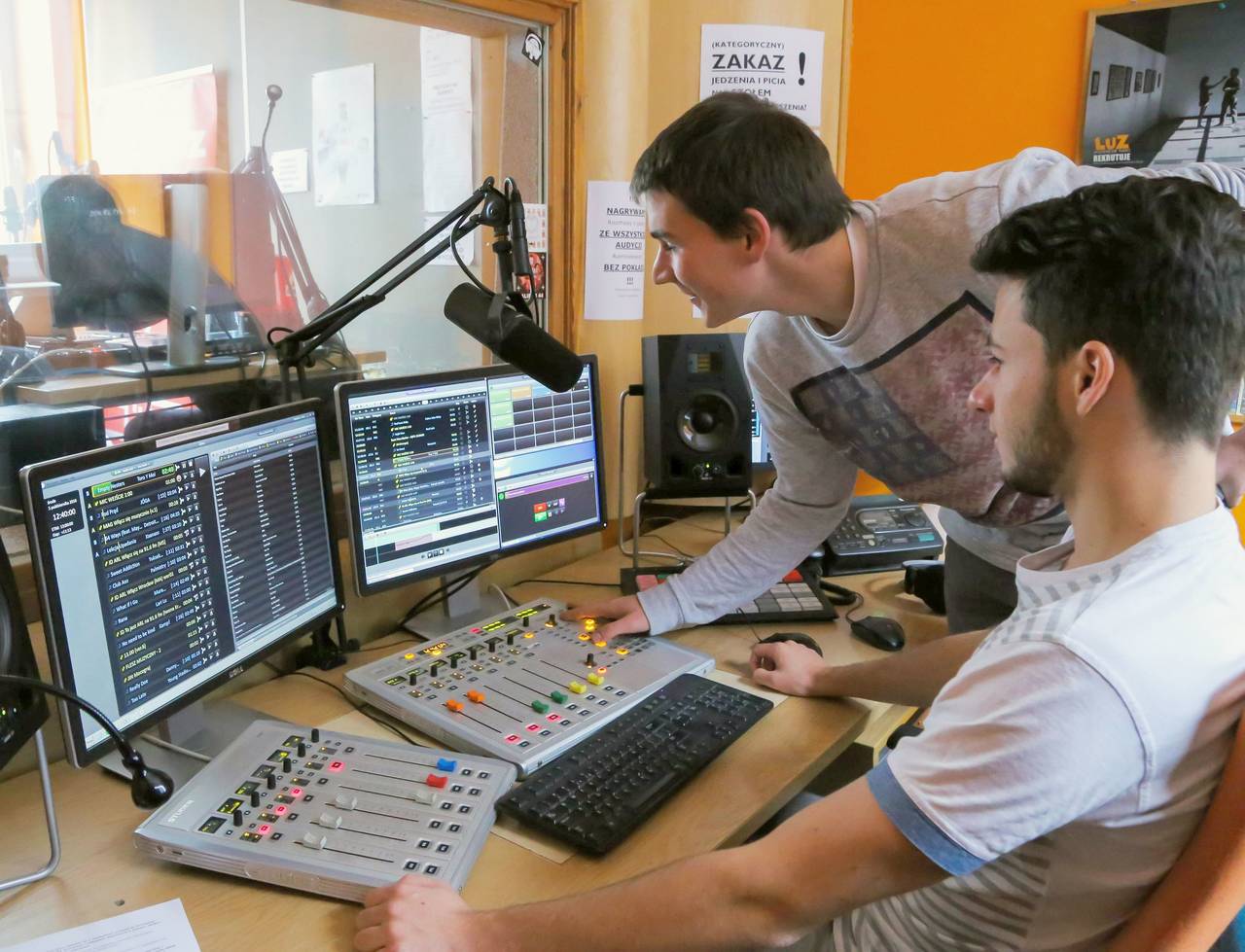 radio_luz_noc_muzeow.jpg